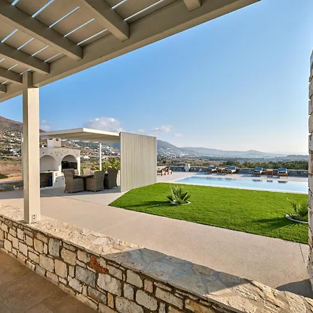 Leo - Unique & Calm Páros