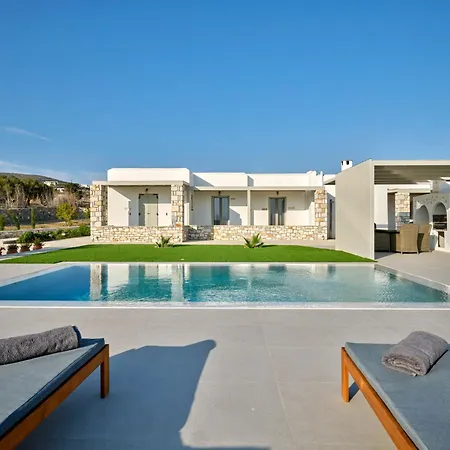 Leo - Unique & Calm Páros