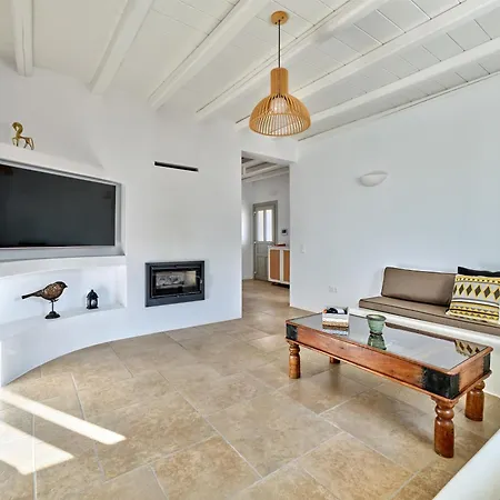 Leo - Unique & Calm פארוס