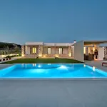 Leo - Unique & Calm * Parikia (Paros)