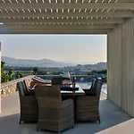 Leo - Unique & Calm * Parikia (Paros)