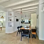 Leo - Unique & Calm * Parikia (Paros)