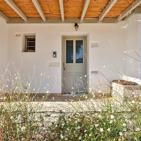 Leo - Unique & Calm Villa Páros