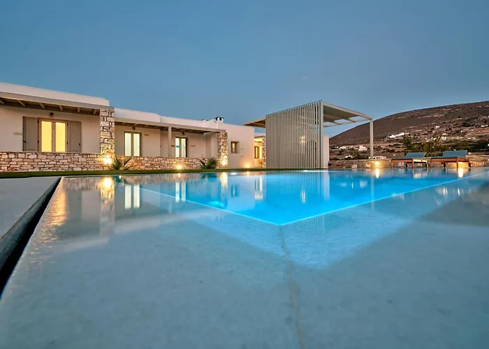 Leo - Unique & Calm Páros