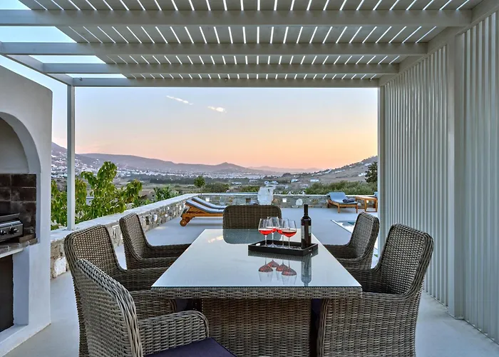 Leo - Unique & Calm Páros