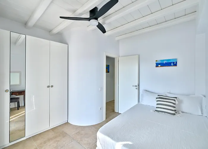 Leo - Unique & Calm Villa Páros