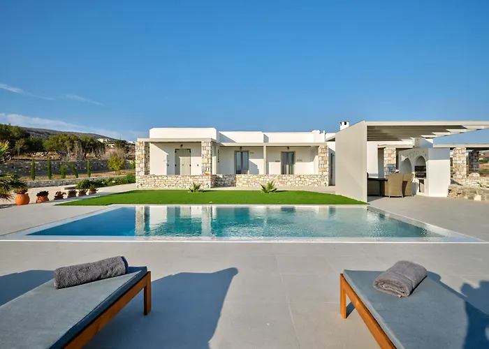 Leo - Unique & Calm Páros